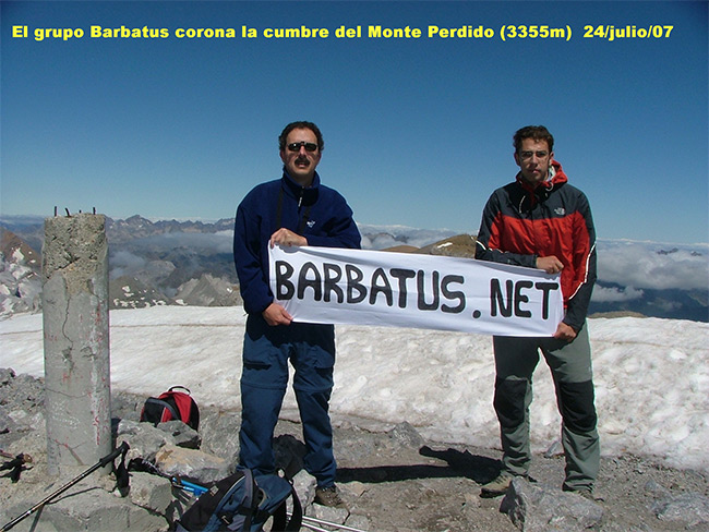 Miembros del Grupo Barbatus en la cima del Monte Perdido en el Parque Nacional de Ordesa en Huesca ( España )<br />
Foto tomada el 24 de Julio de 2007